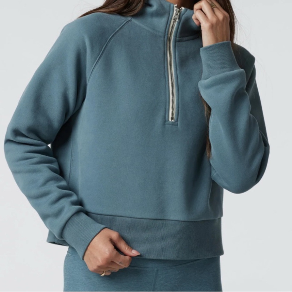 Women's Restore Half Zip Hoodie Smoke Blue
Vuori XL NWT Perfect condition